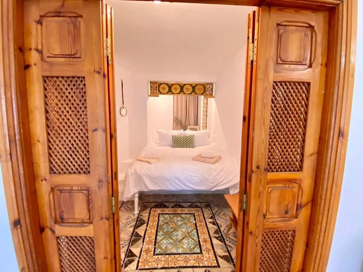 L'Atelier Hedi Turki, Breakfast & Pool Sidi Bou Said Apartment Tunis