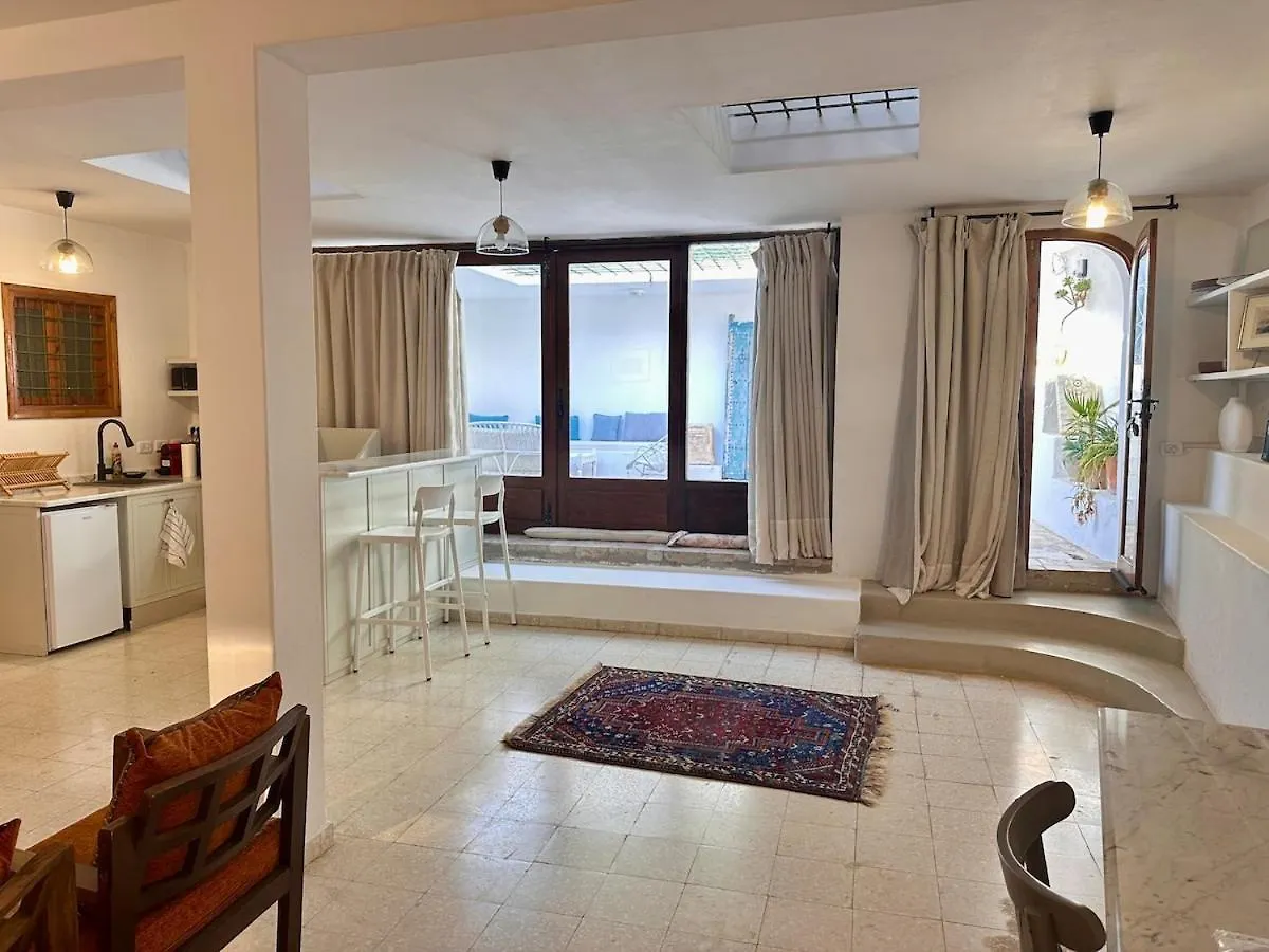 L'Atelier Hedi Turki, Breakfast & Pool Sidi Bou Said Apartment Tunis 0*,