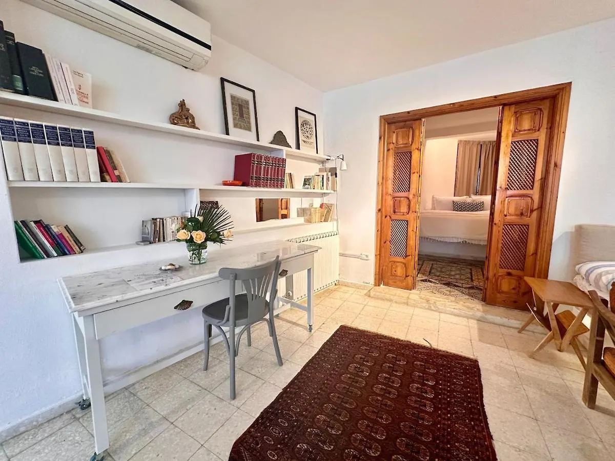 L'Atelier Hedi Turki, Breakfast & Pool Sidi Bou Said Apartment Tunis