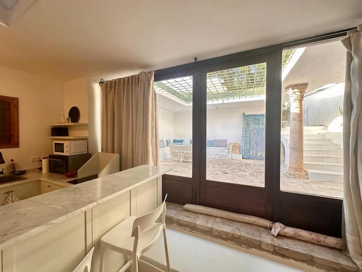 アパート チュニスL'Atelier Hedi Turki, Breakfast & Pool Sidi Bou Saidアパートメント