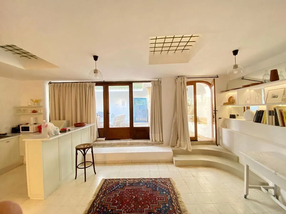 チュニスL'Atelier Hedi Turki, Breakfast & Pool Sidi Bou Saidアパートメント チュニジア