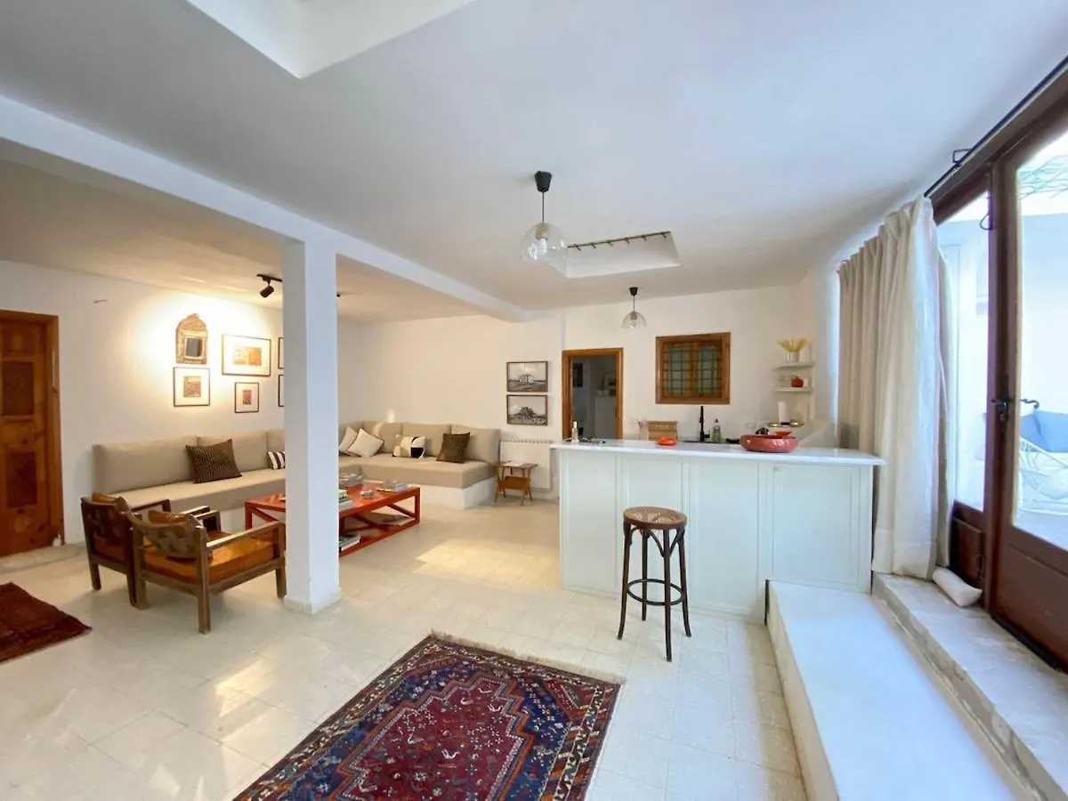 チュニスL'Atelier Hedi Turki, Breakfast & Pool Sidi Bou Saidアパートメント アパート
