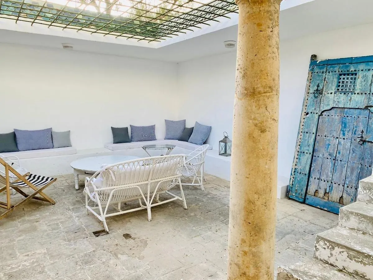 チュニスL'Atelier Hedi Turki, Breakfast & Pool Sidi Bou Saidアパートメント チュニス